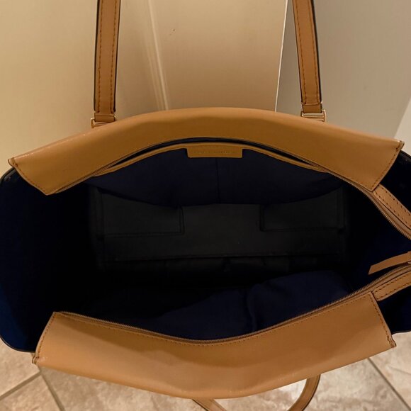 Tory Burch Parker Leather Tote - Picture 4 of 8